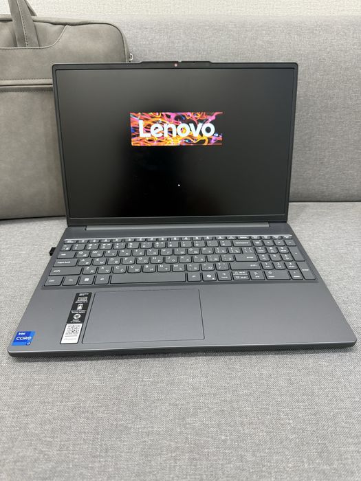 Ноутбук LENOVO в идеальном состоянии, всего 4 месяца
