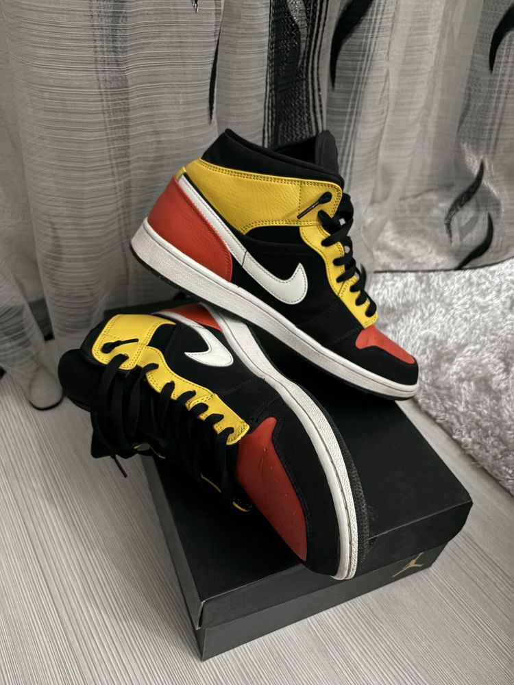 Nike Air Jordan 1 Mid SE