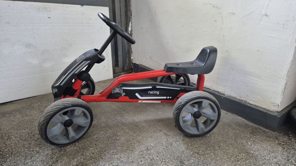 Метална кола болид с педали от Лидл