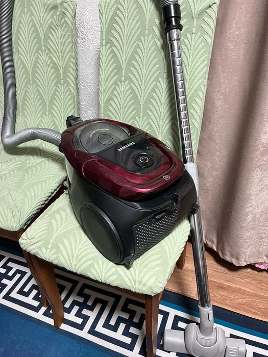 Пылесос срочно продам