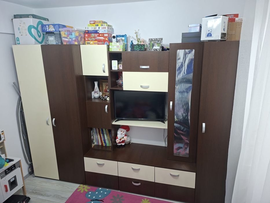 Vând mobila living