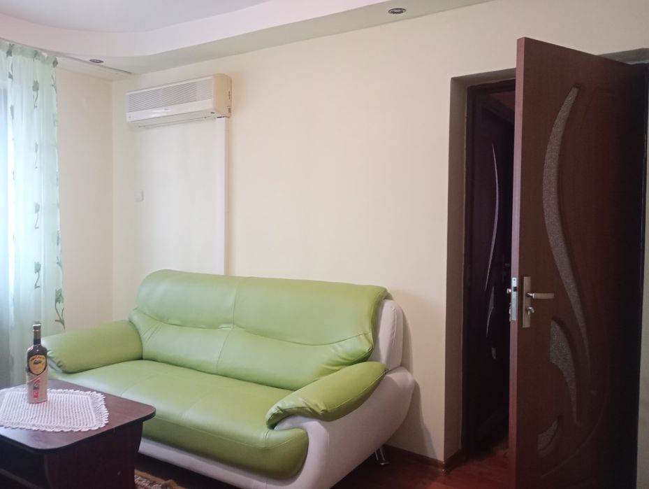 Vând apartament trei camere