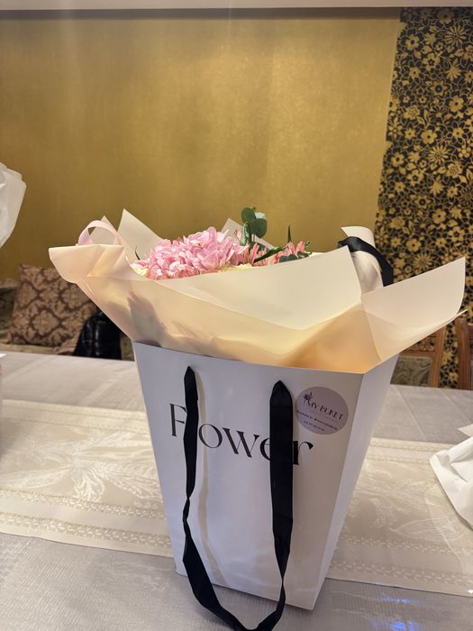 Шикарный букет цветов для роскошной девушки/женщины