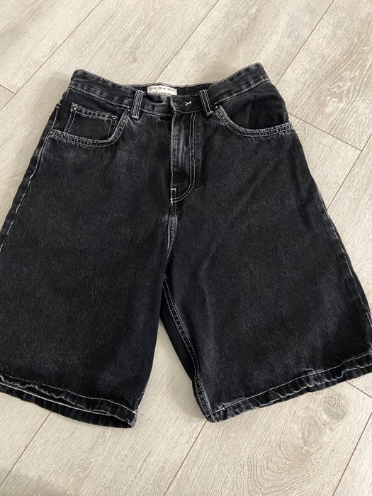 Трендовые шорты Baggi из магазина "PULL&BEAR"