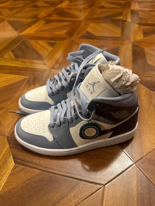 Продам кроссовки Найк. Новые. Бело-голубого цвета. Оригинал