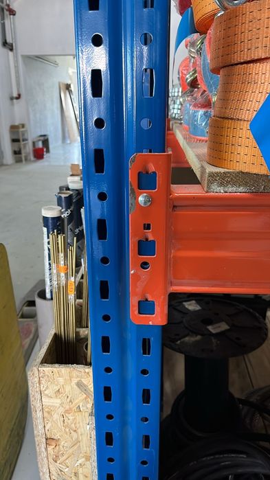 Rafturi metalice de vânzare