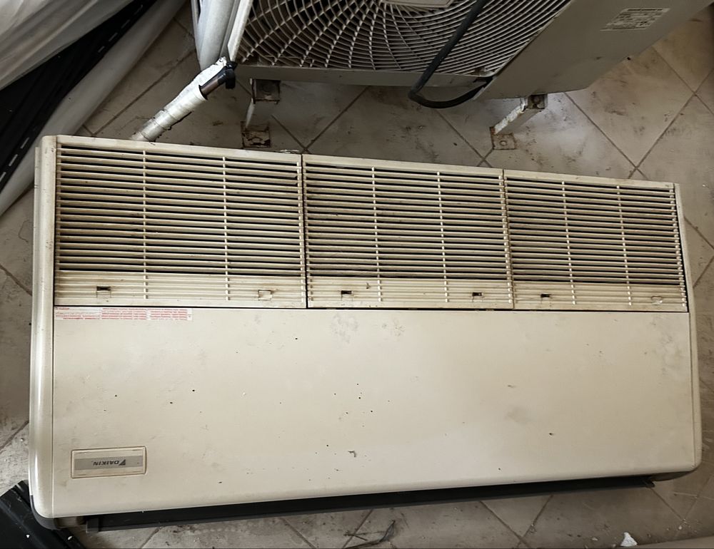 Подов климатик Daikin REQ71B8W1B
