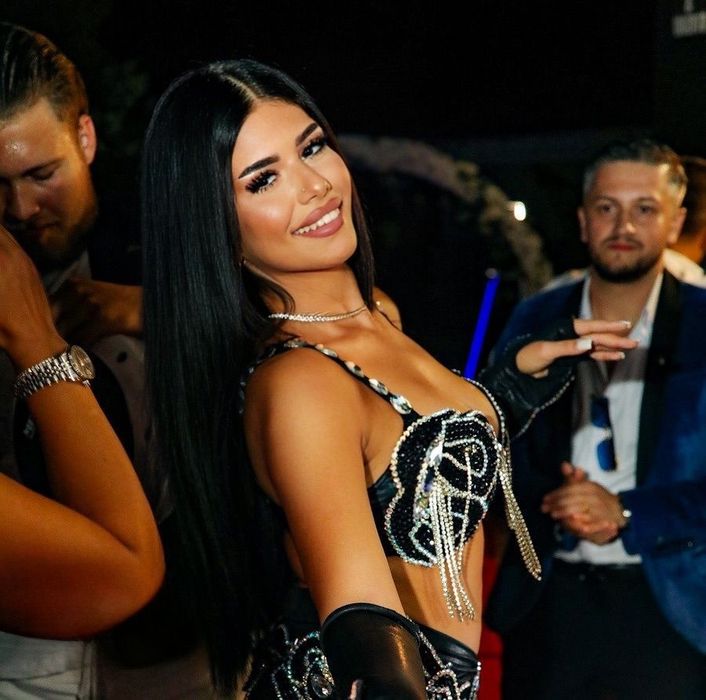 Dansatoare bellydace pentru majorate, zile de nume sau petreceri.