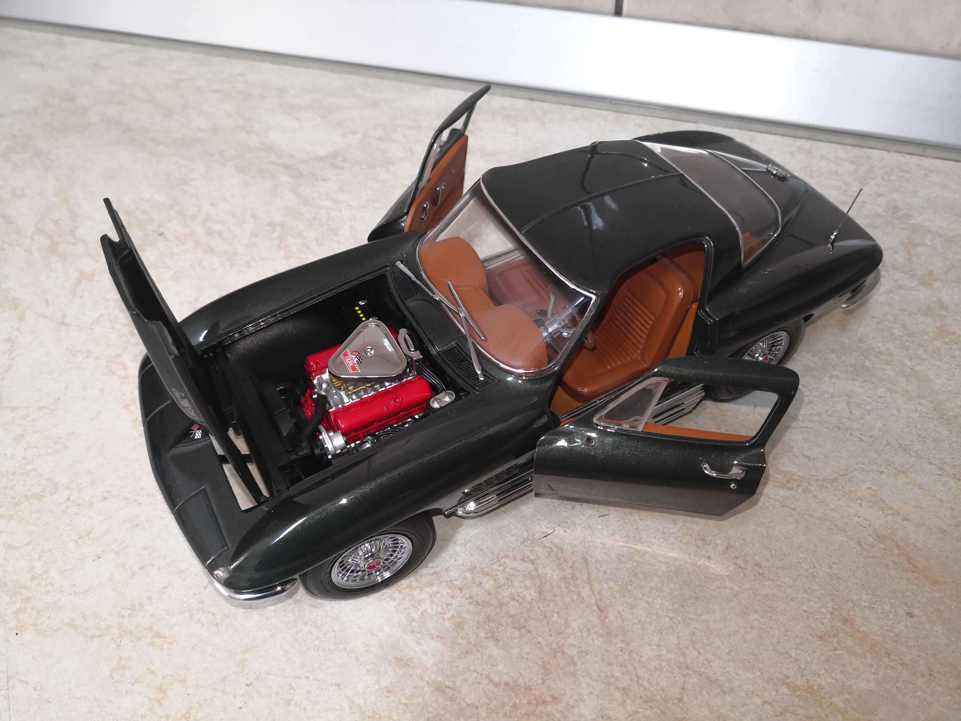 Macheta auto Chevrolet Corvette Sting Ray, scara 1:18, Motor Box Exoto