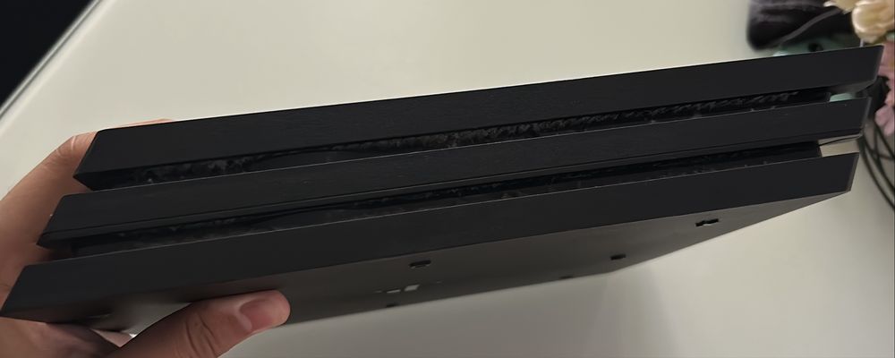 Vand PS4 PRO + un controller