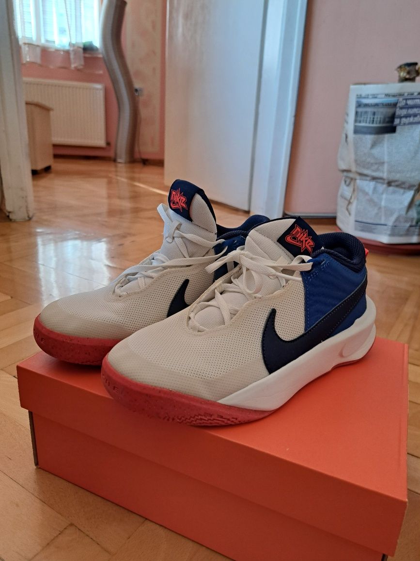 Баскетболни обувки Nike