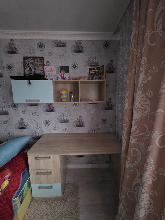 Детский шкаф стол и люстра