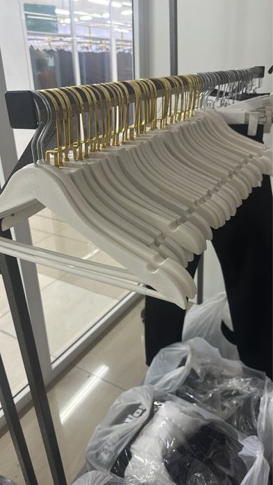 Торогове обородование для бутика одежды