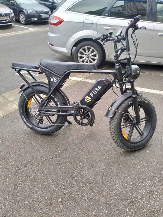 Vând bicicletă electrica v8