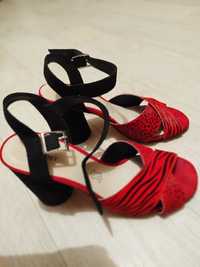 Красные сандали , золотистые туфли