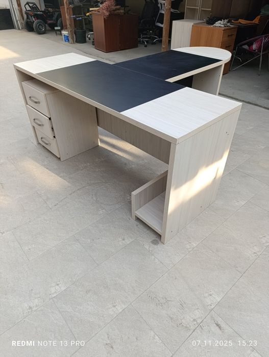 Продам директоский стол