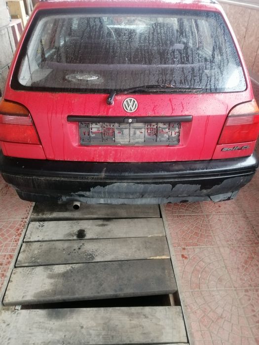 Продавам Голф3 1.6 на части.