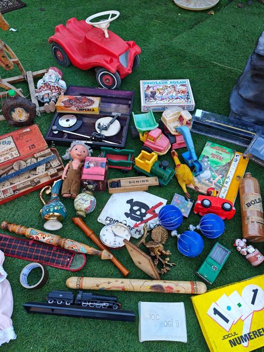 Lot de antichități și obiecte vechi din perioada comunismului,rarități