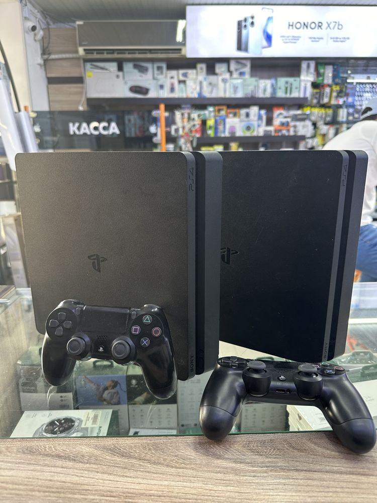 Playstation 4 slim