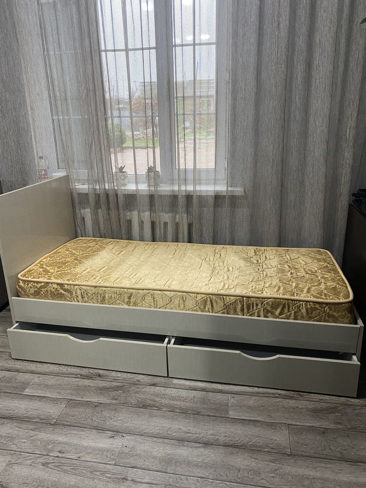 Продам кровать односпальную