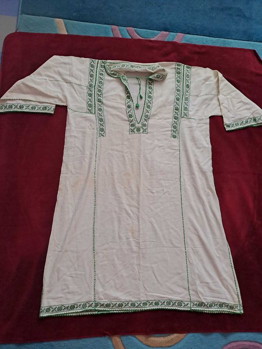 ie camasa traditionala romanerasca