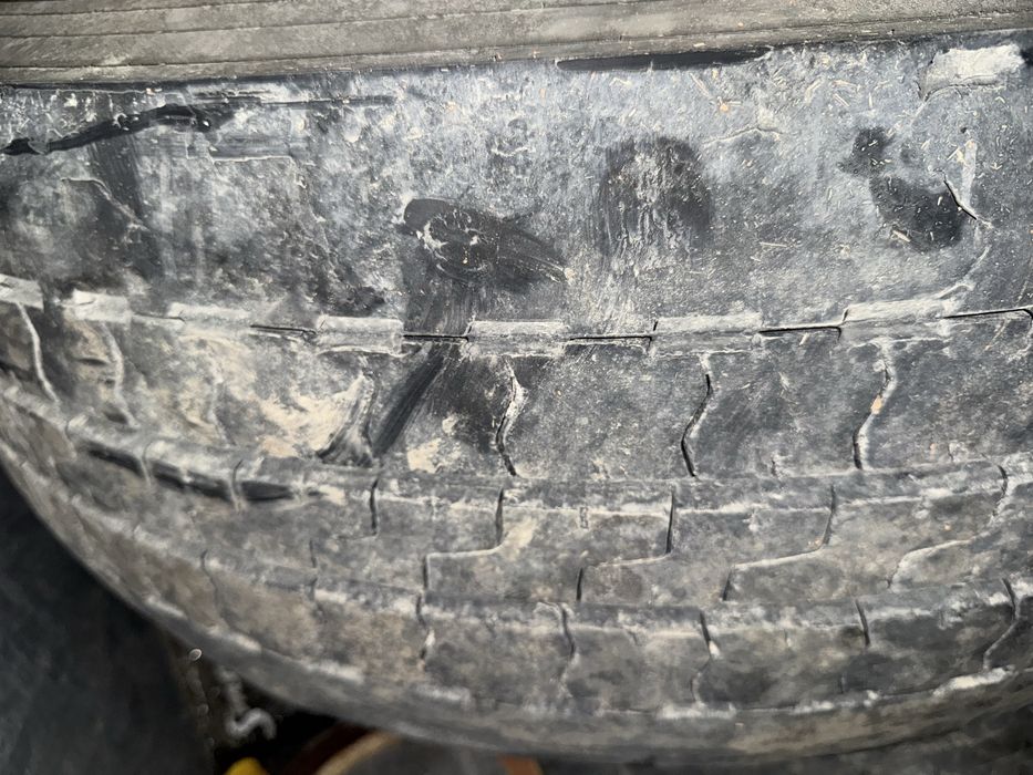 Балоны перед на фуру 315/70/225 2шт