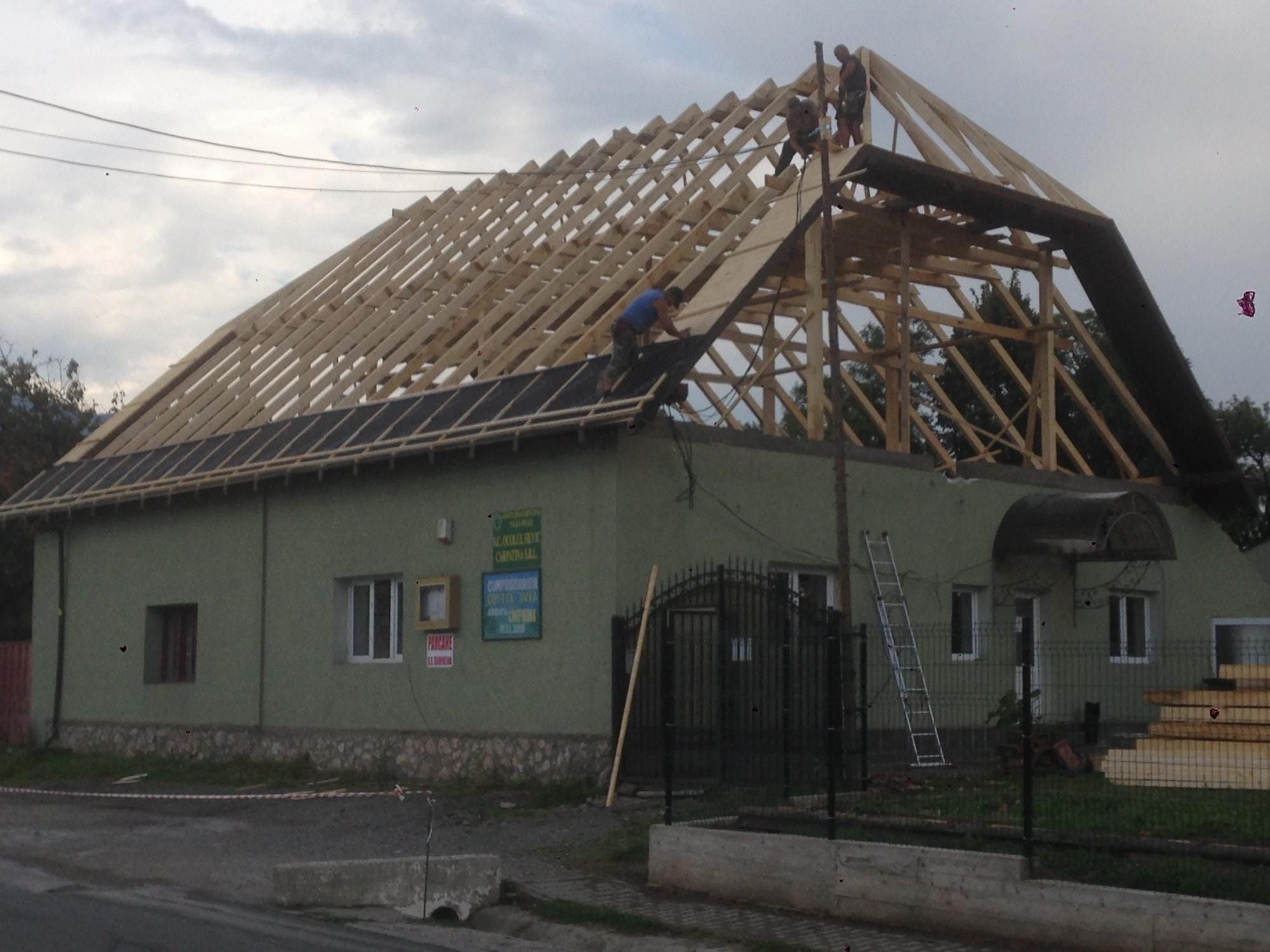 Realizam lucrari de constructii in domeniul acoperisurilor, orice tip