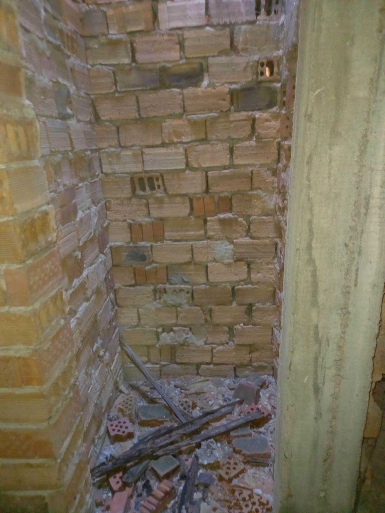 Продава се Заведение в с. Бъзън, Област Русе - 730 кв.м за 69 €/кв.м - Снимка #9