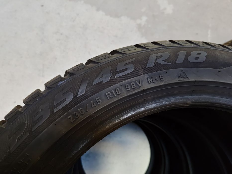 Set Cauciucuri 235 45 R18 Pirelli