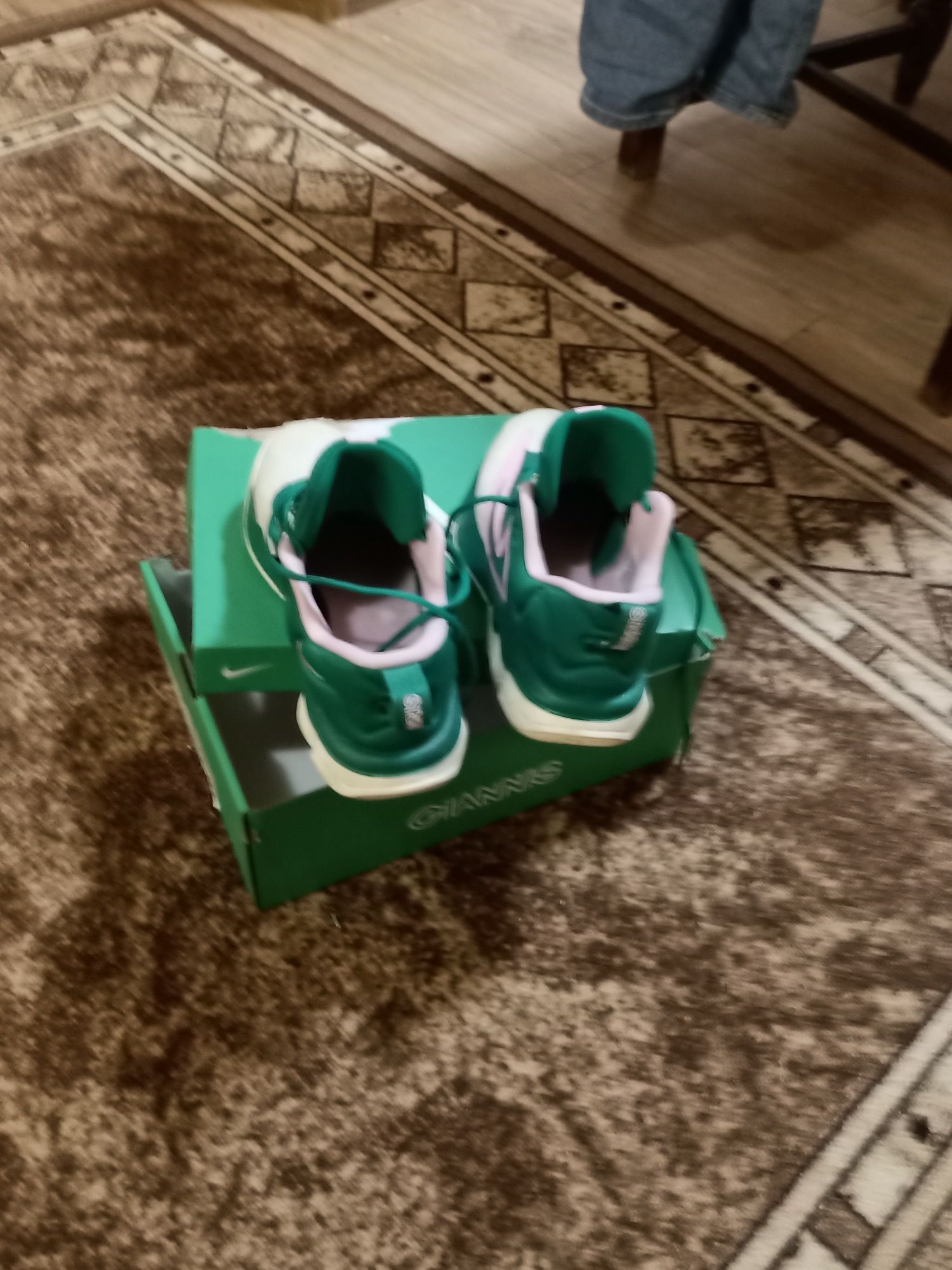 NIKE GIANNIS 43номер...