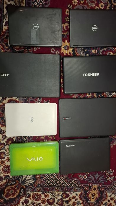 Vand sau Dezmembrez diferite modele de Laptopuri