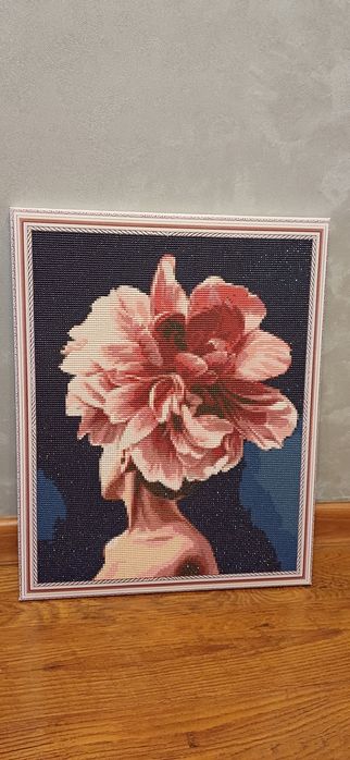 Картина ручной работы из бисера Девушка-Цветок