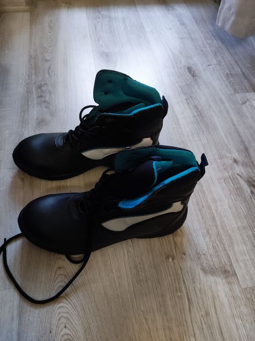 Нови работни обувки 2 броя