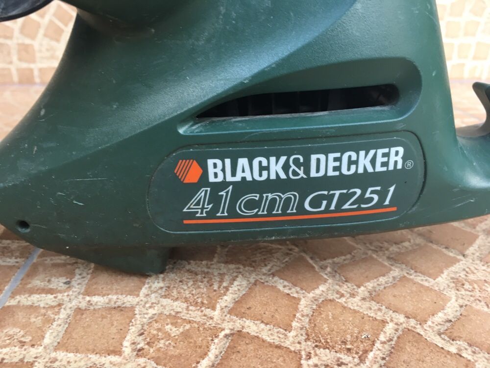 Aparat de tuns gardul viu-Black and Decker