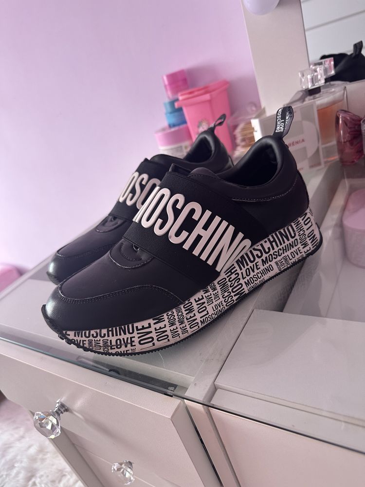 love moschino обувки