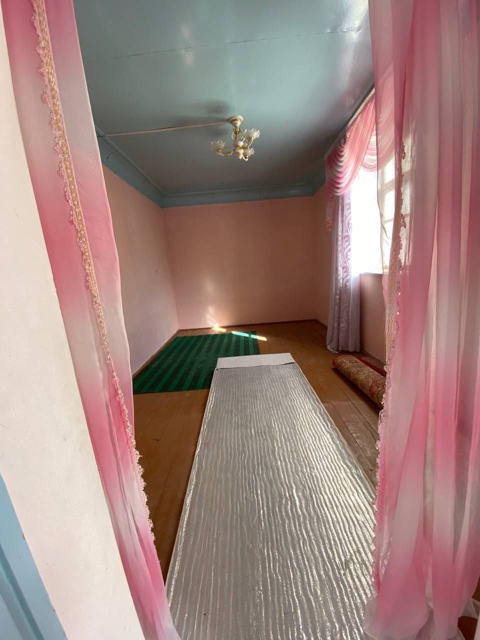 Kogon shahar Nurobod ko'chasida hovli sotiladi
