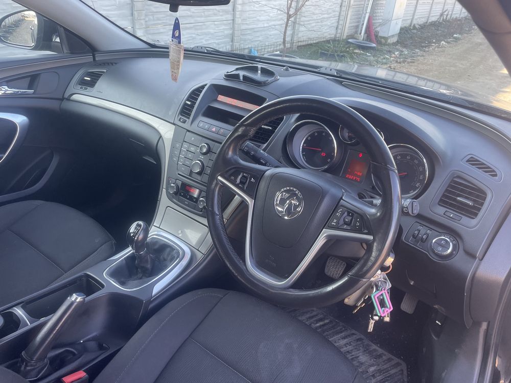 Dezmembrez opel insignia