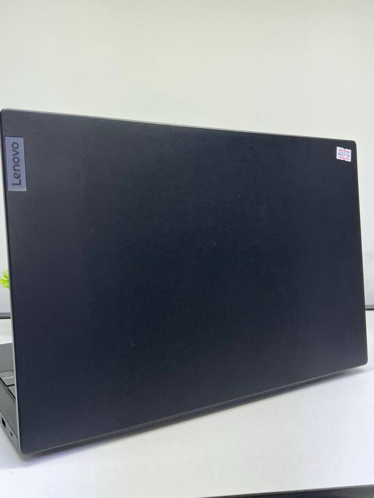 Lenovo V15 core i3-12