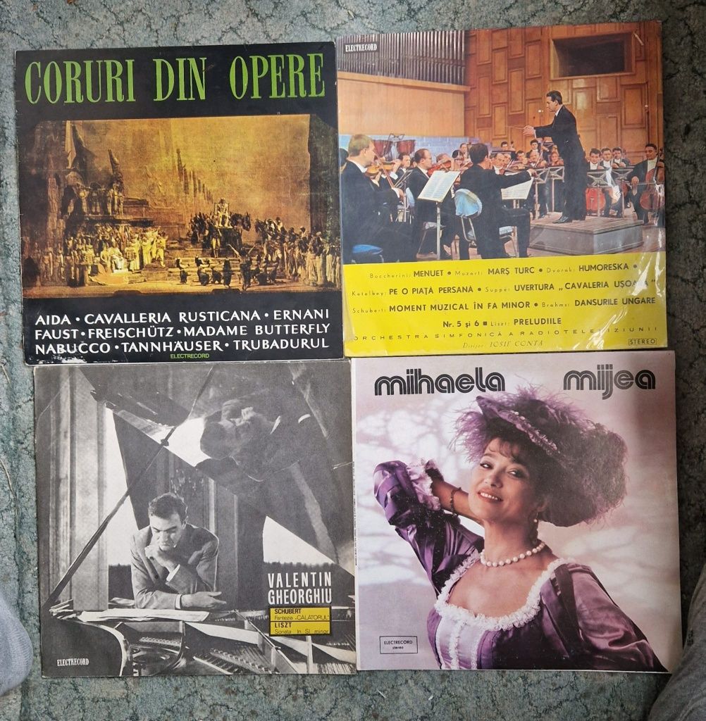 30 Viniluri cu muzică simfonică.