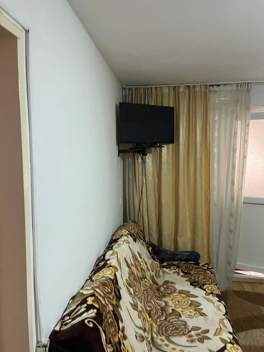 Închiriez Ap 3 camere