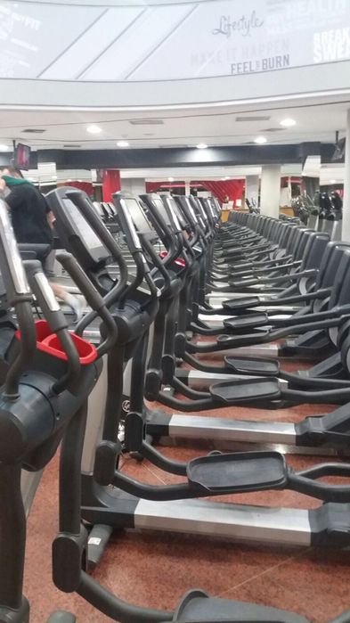 Depozit aparate profesionale life fitness
