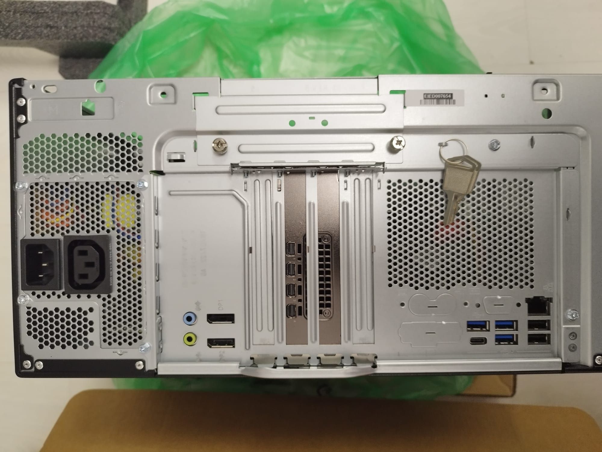 Fujitsu CELSIUS W5012 – Stație de lucru HIGH-END (PRODUS NOU, SIGILAT)