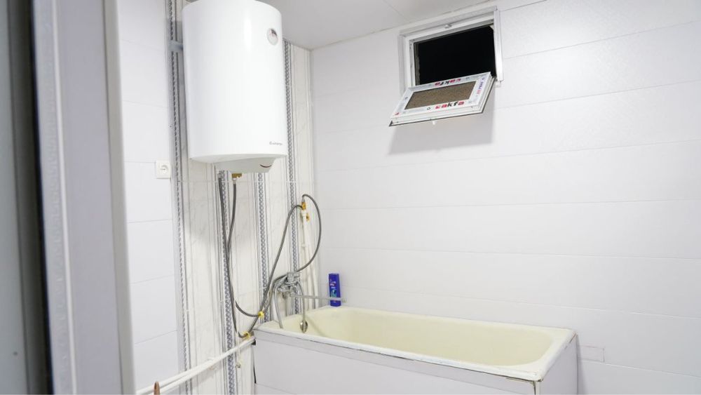 Registon oldida ogil bollar uchun kvartera bor