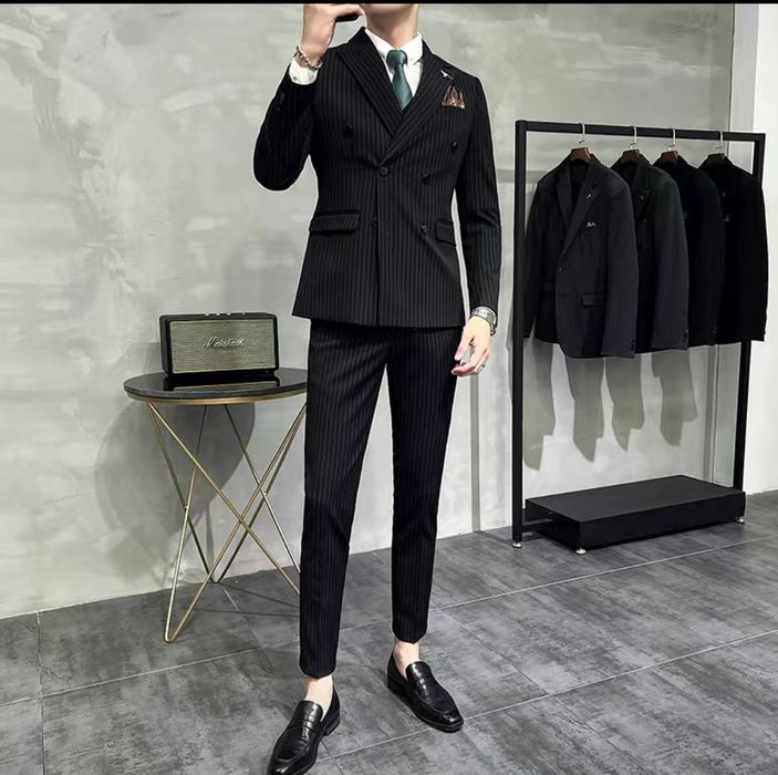 Продам костюм двубортный