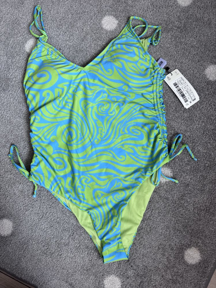 Costum de baie nou L