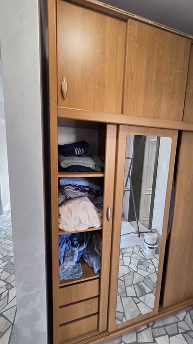 Гардероб трикрилен, плъзгащи врати СПЕШНО