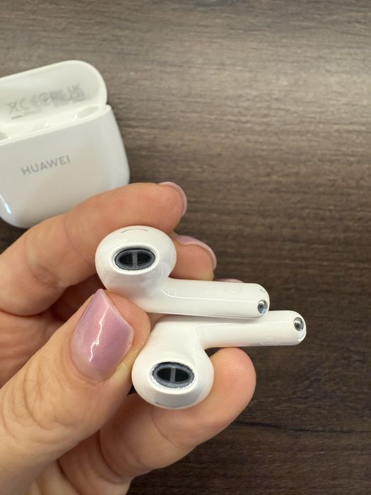 Ceas Huawei GT4 și căști Huawei FreeBuds SE 2