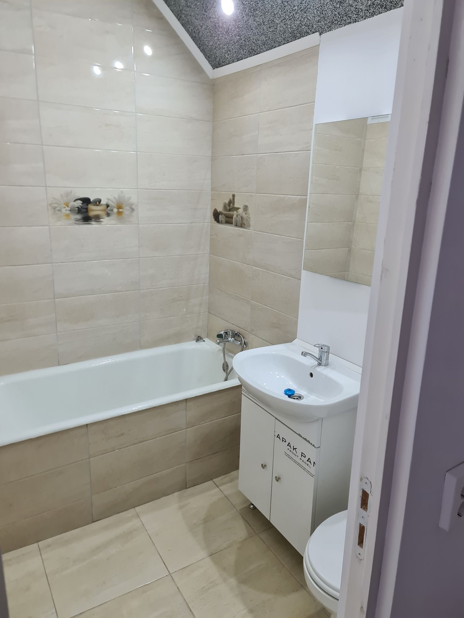 Vând Apartament 2 Camere  Zona Micro4