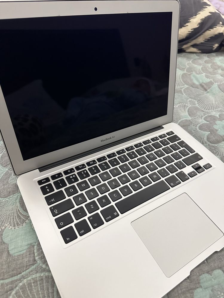 Продается  MacBook Air 2015 13 дюйм