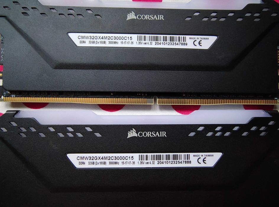 Memorie Ram Corsair VENGEANCE RGB Pro 32GB (2 x 16) DDR4 3000MHz